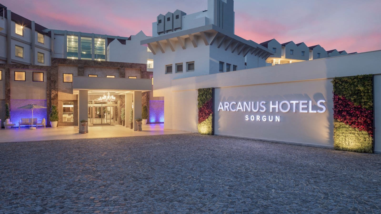 Hotel & Gardens – photo 1