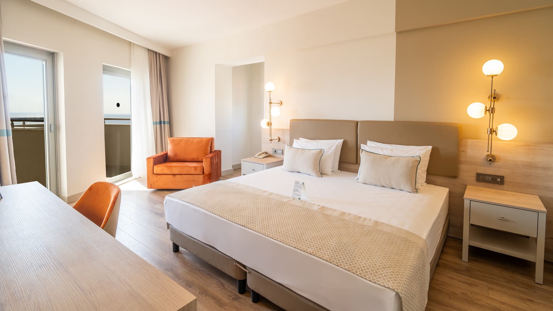 Deluxe Aile Odaları balkon ve deniz manzarası