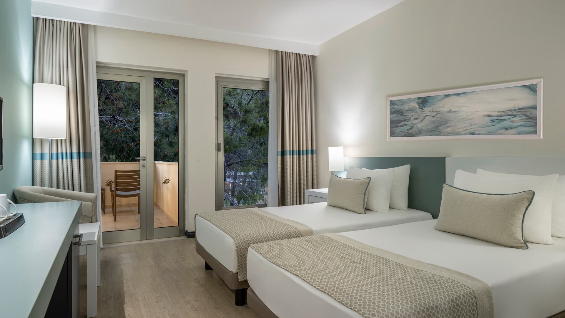 Arcanus Hotels Sorgun Standart Oda, yatak alanı ve özel balkon